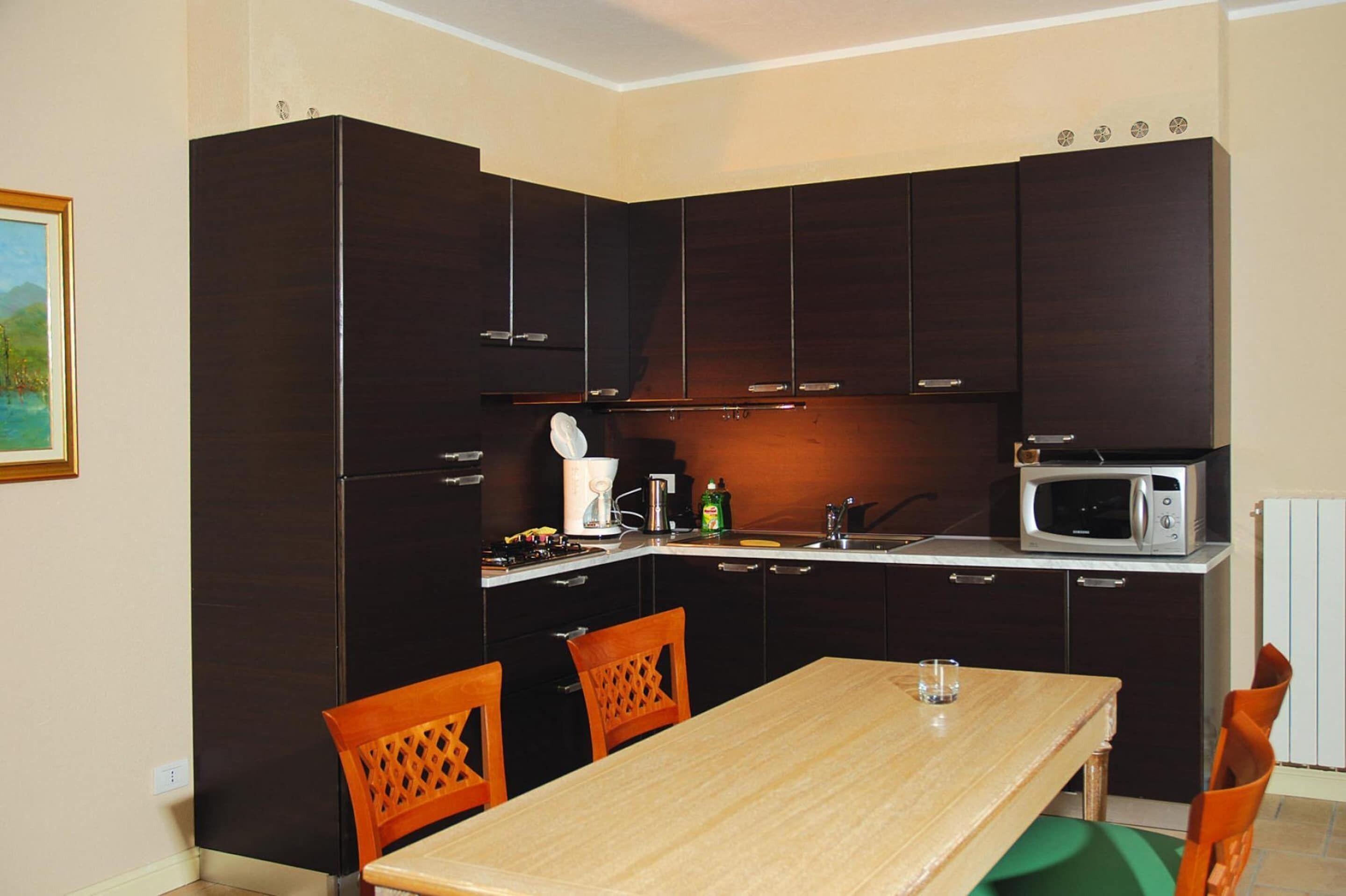 Fridge, dishwasher, coffee/tea maker