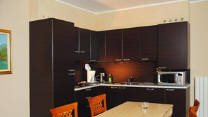 Cafetera/tetera, refrigerador, lavavajillas