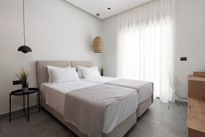 3 bedrooms, in-room safe, iron/ironing board, free WiFi