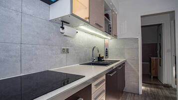 雪櫃、微波爐、洗碗機、廚房用具/餐具/器皿