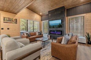 Smart TV, video games - Grand 5BR Cabin w/ Indoor Pool, Theatre & Hot Tub (Sevierville)