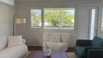 Shared Dormitory, 1 Bedroom, Smoking | Living room