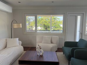 Shared Dormitory, 1 Bedroom, Smoking | Living room - Room-room in a Lovely House (Brisbane)