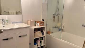 Shared Dormitory, 1 Bedroom, Smoking | Bathroom