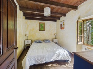2 bedrooms, iron/ironing board