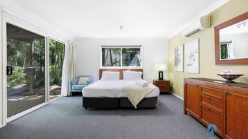 1 bedroom, iron/ironing board, internet, bed sheets