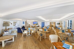 Dining - Diggers Beach Studio – Queen Suite with Resort Access (Coffs Harbour)