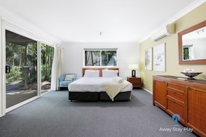 Iron/ironing board, internet, bed sheets