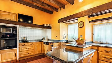 Micro-ondes, four, plaque de cuisson, lave-vaisselle