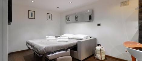 2 makuuhuonetta, silitysrauta/-lauta, Wi-Fi, vuodevaatteet