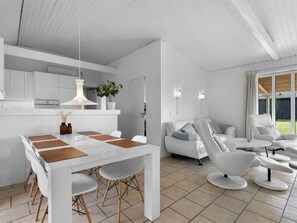 Dining - "Rolfkarl" - 250m from the sea by Interhome (Mesinge)