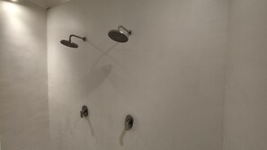 Classic Oda | Banyo | Saç kurutma makinesi, havlu, sabun, şampuan 