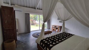 Classic Oda | Masa, dizüstü bilgisayar çalışma alanı, ücretsiz kablosuz İnternet 