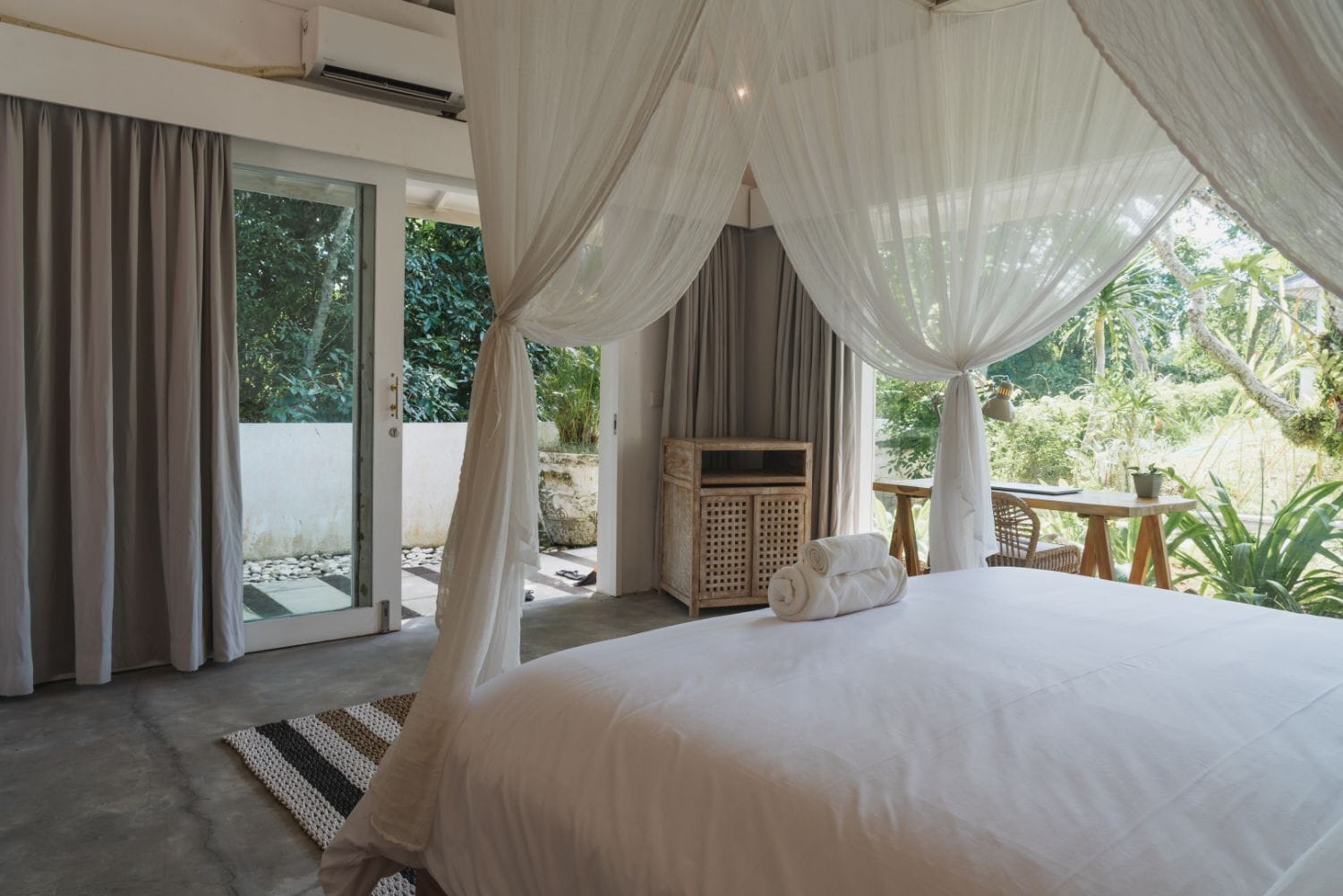 尊榮雙人房 | 書桌、筆電工作空間、免費無線上網