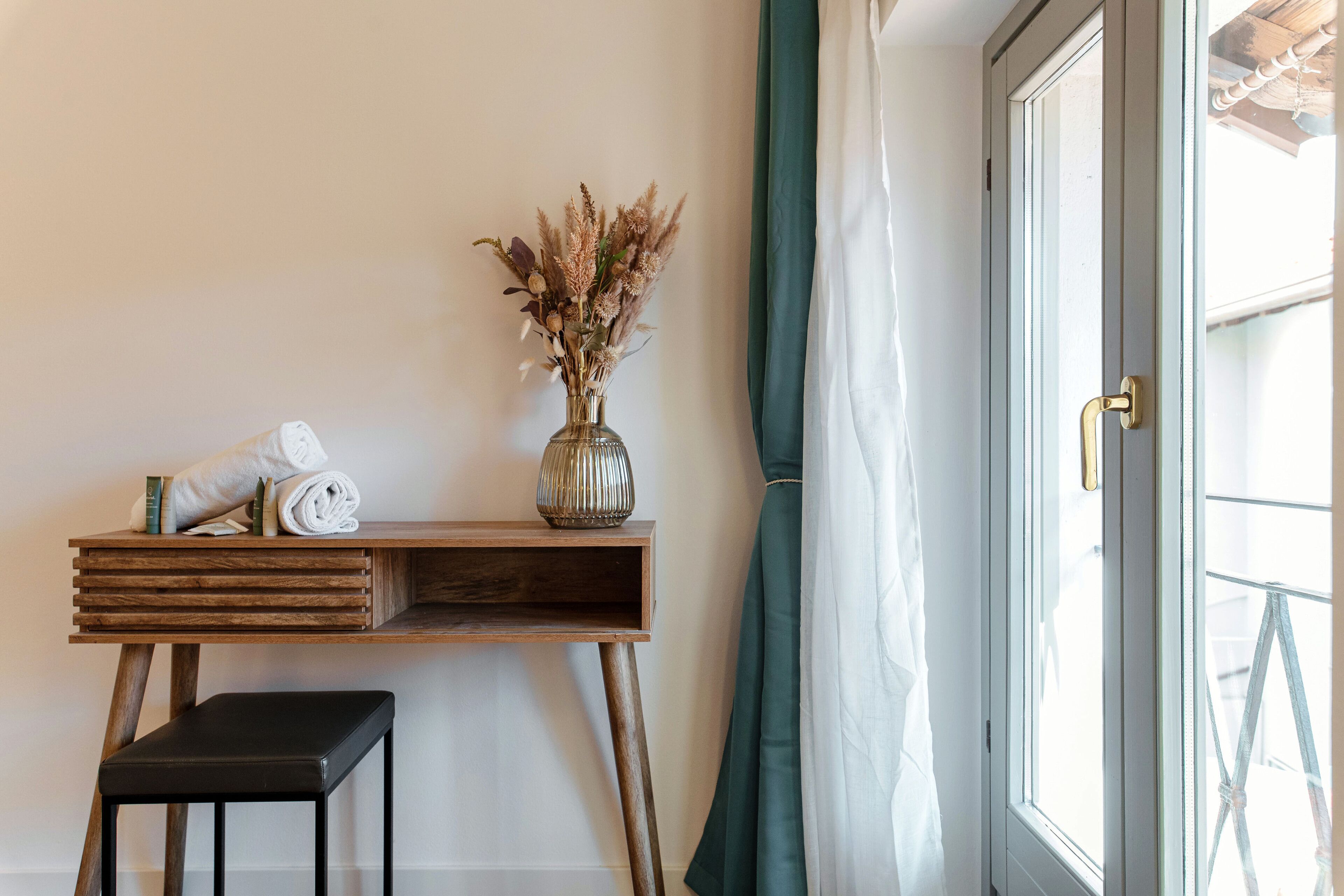Deluxe Apartment | Iron/ironing board, free WiFi