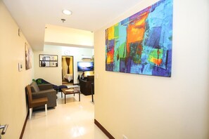 Condo, 1 Bedroom, Smoking, Balcony | Ruang tamu