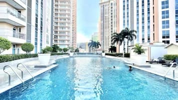 Apartamento, 1 habitación, balcón, vistas al jardín | Piscina | Una piscina al aire libre