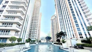 Condo, 1 chambre, balcon, vue sur le jardin | Piscine | Piscine extérieure