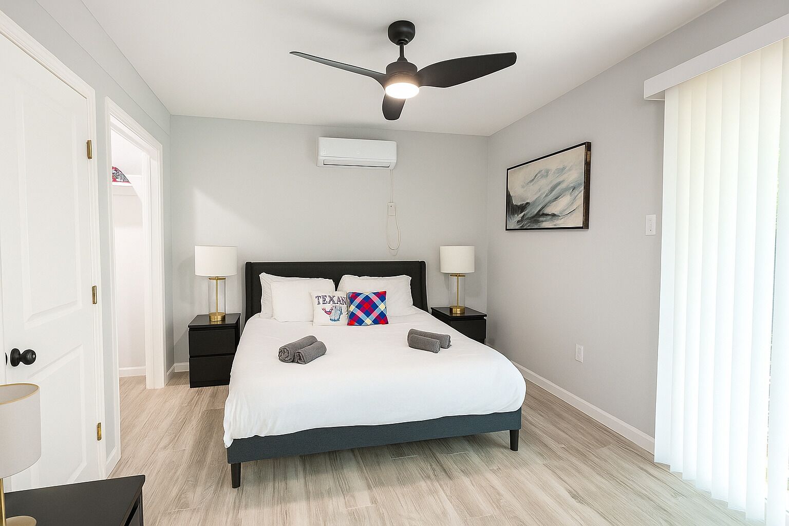 3 bedrooms, desk, iron/ironing board, travel crib