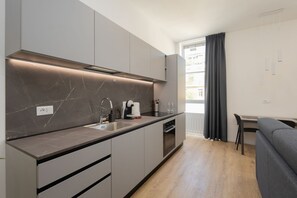 Kylskåp, mikrovågsugn och diskmaskin