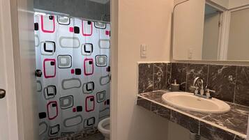 House, 3 Bedrooms, Patio | Bathroom