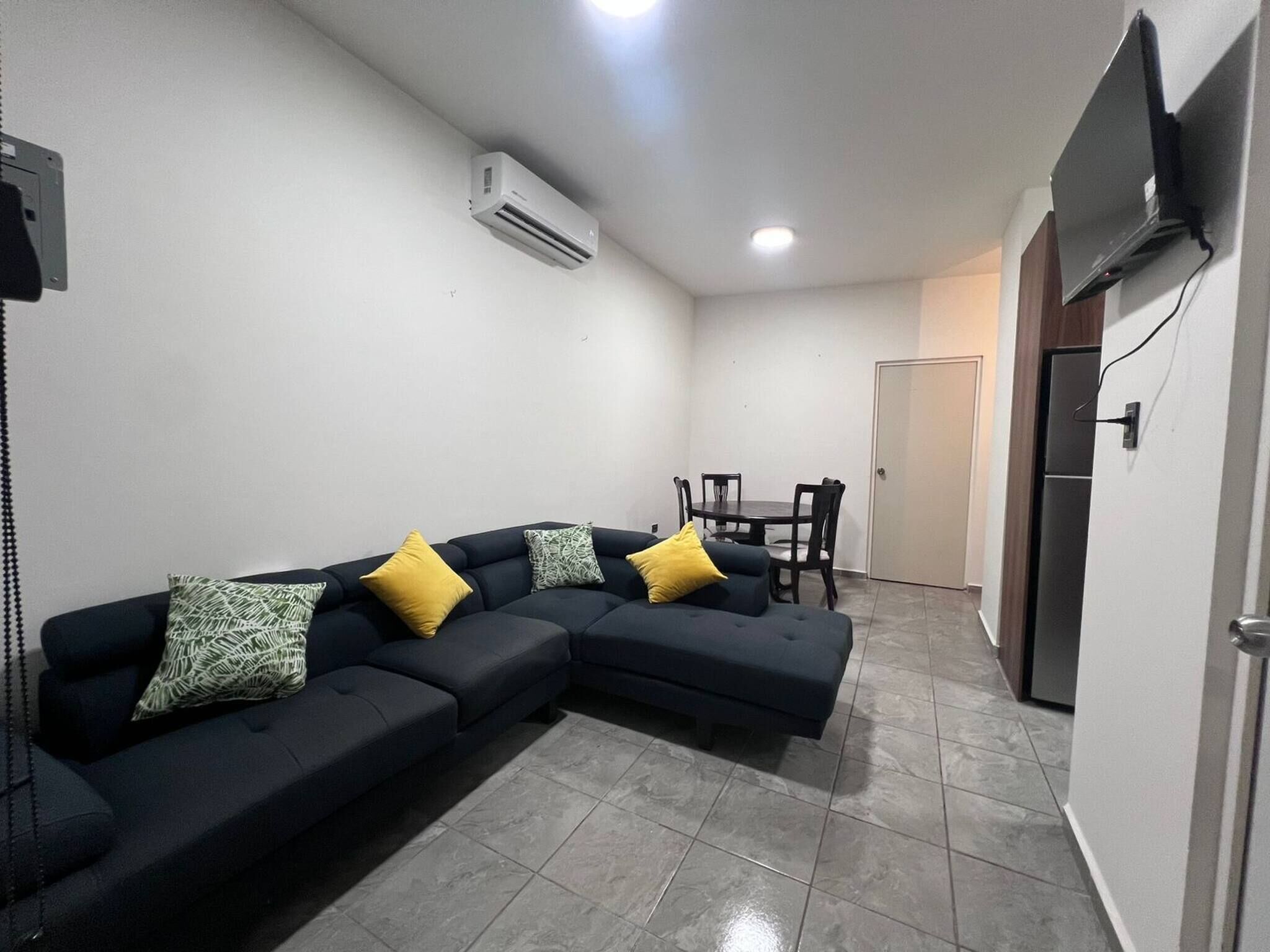 House, 3 Bedrooms, Patio | Living room