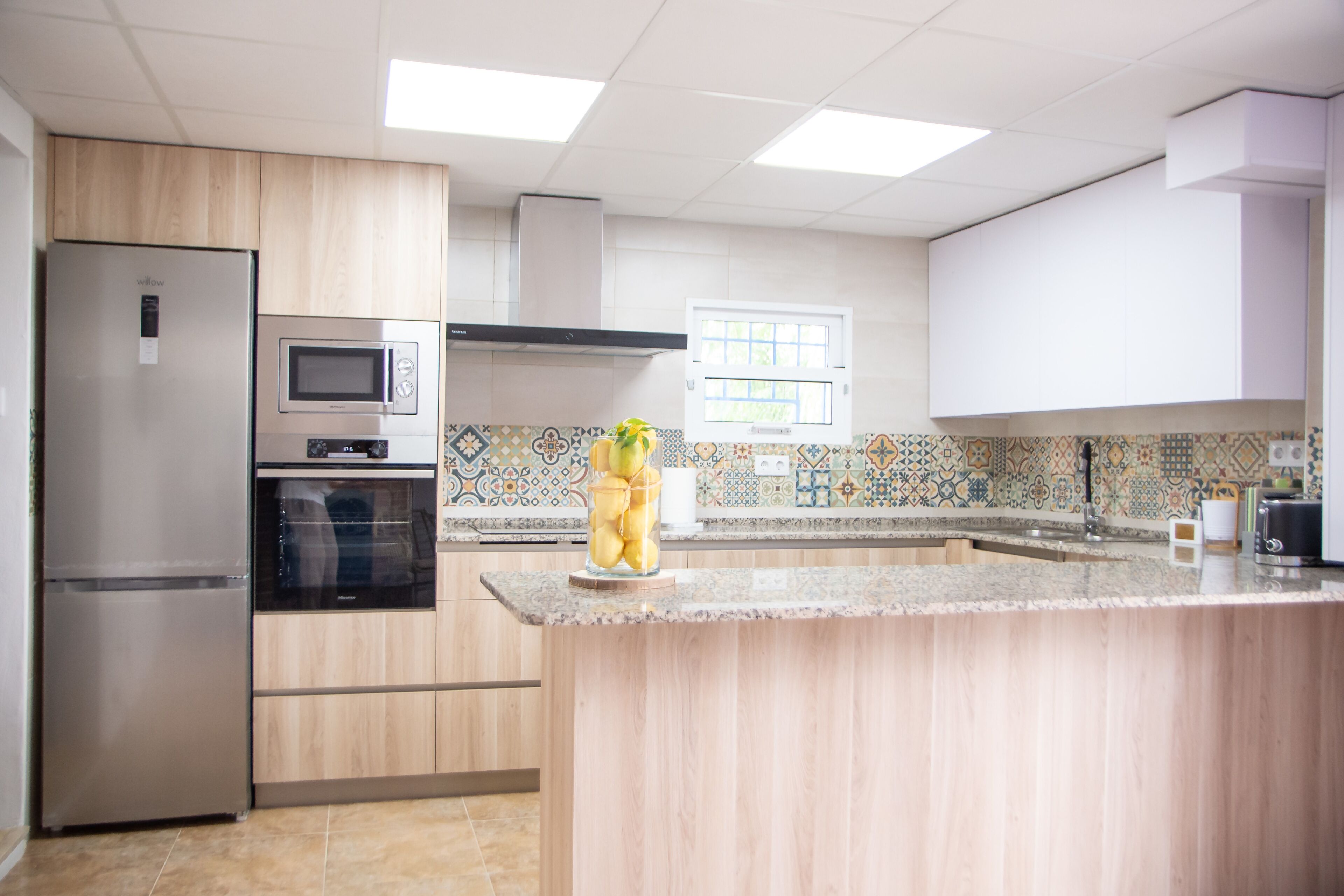 Kjøleskap, mikrobølgeovn, ovn og oppvaskmaskin