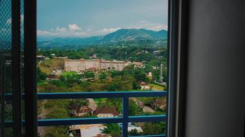 Condo, 2 Bedrooms, Balcony, City View | Balkoni
