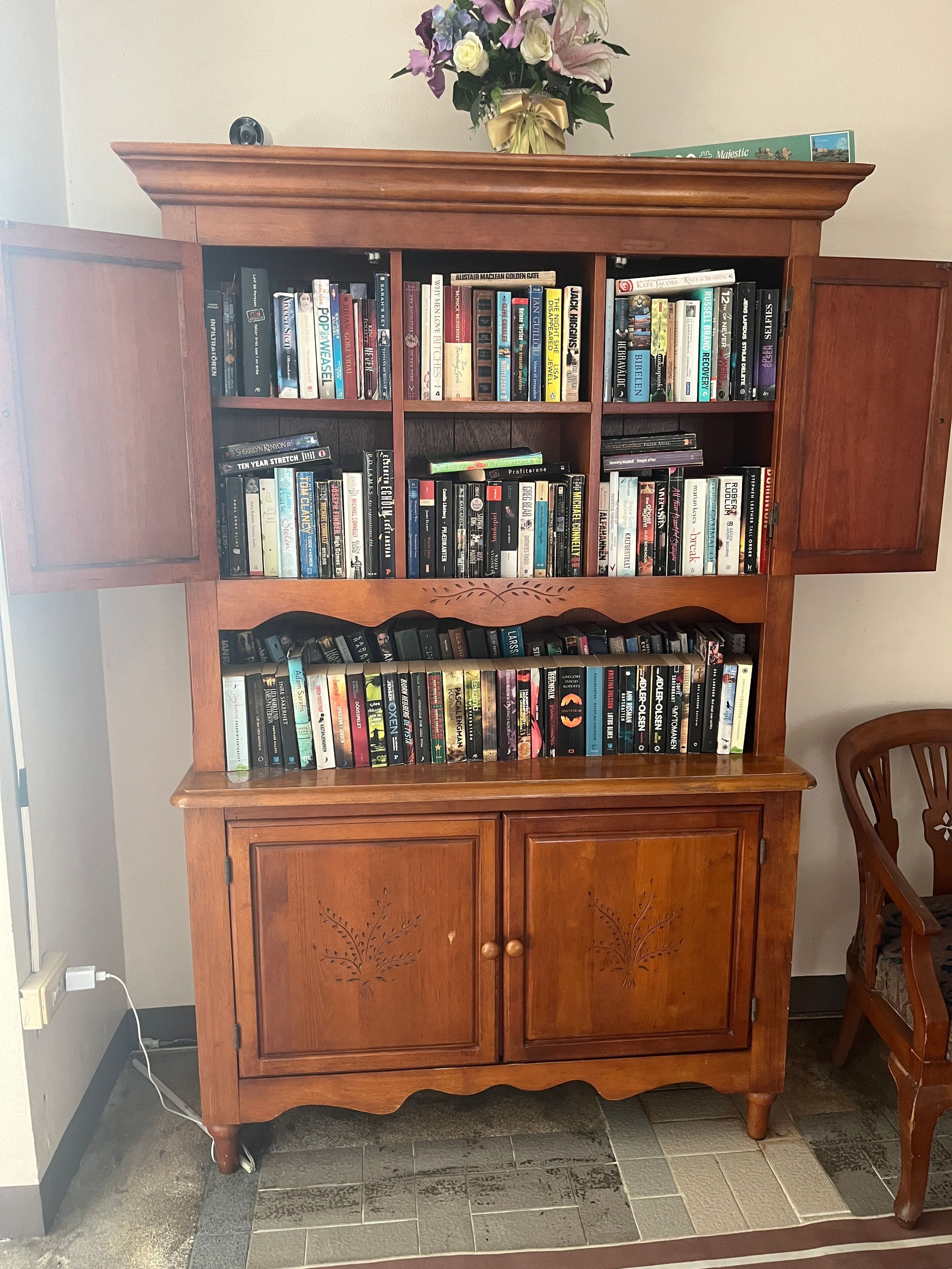 ห้องพักรวม, 1 ห้องนอน, วิวสระว่ายน้ำ | ห้องสมุด