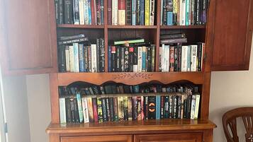 Shared Dormitory, 1 Bedroom, Pool View | Library