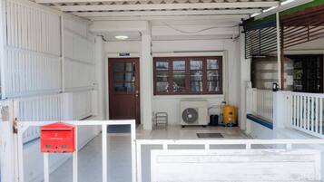 House, 2 Bedrooms, City View | Property entrance