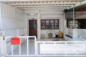 บ้านพัก, 2 ห้องนอน, วิวเมือง | ทางเข้าที่พัก