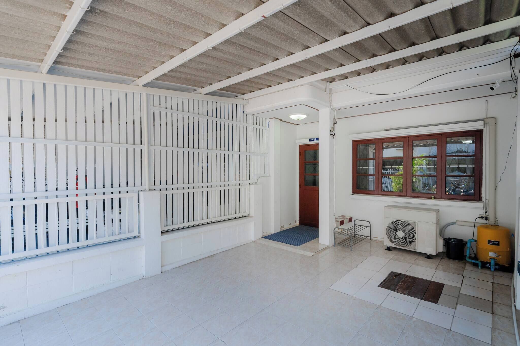 House, 2 Bedrooms, City View | Property entrance