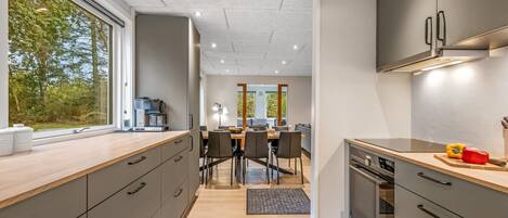 Fridge, microwave, dishwasher, cookware/dishes/utensils