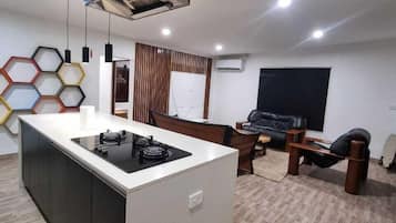 Deluxe Apartment | Living area