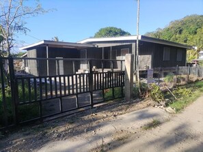 Fachada de la propiedad