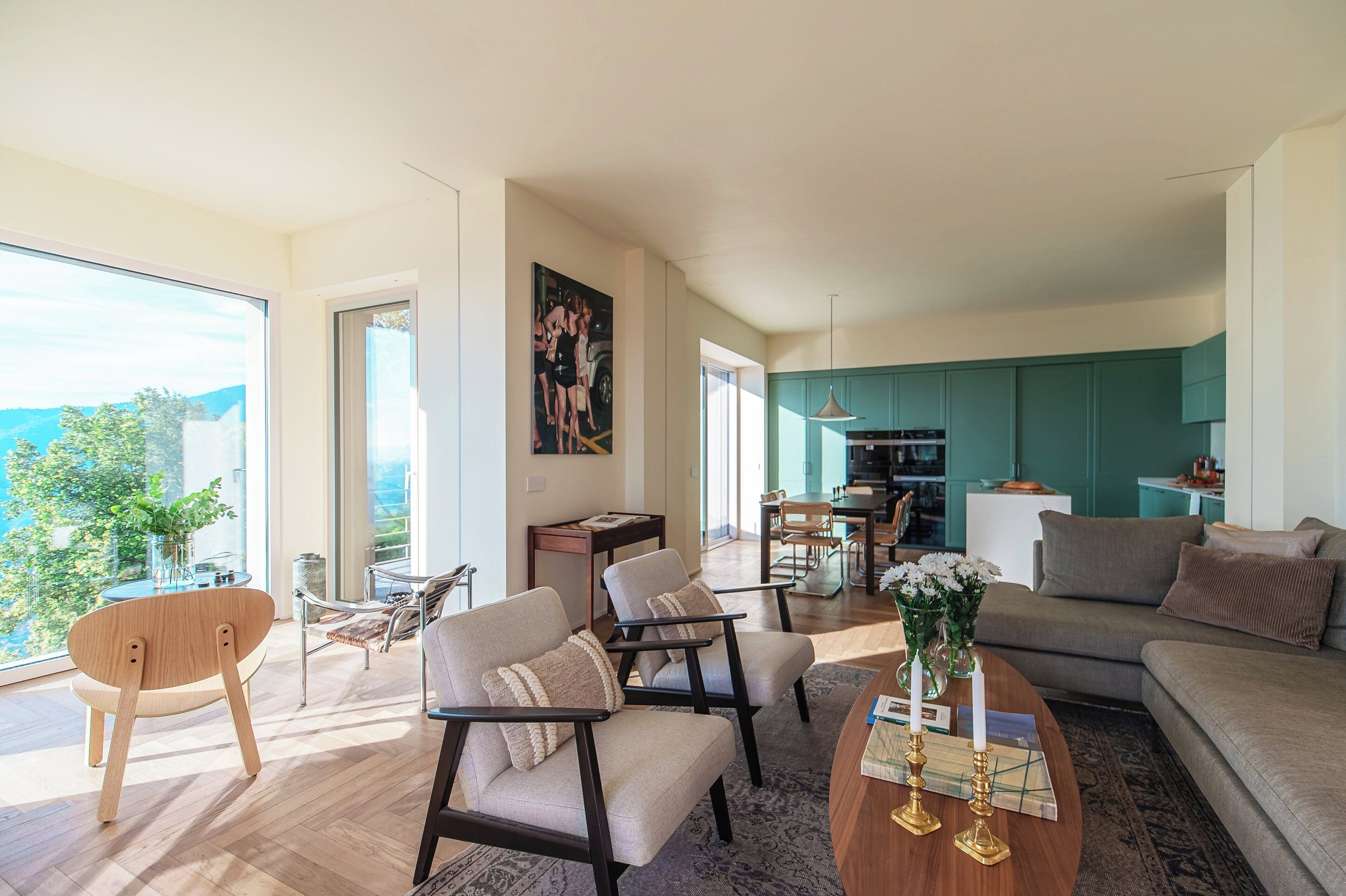 Villa, vista lago | Area soggiorno | TV a schermo piatto 30 pollici con canali digitali