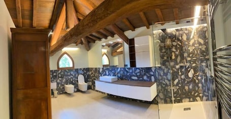 Deluxe Quadruple Room, Garden View | Bathroom. B e B Villa Livia
