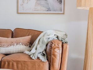 Maison mitoyenne, 2 chambres, balcon | Coin séjour