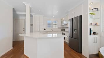 Casa de ciudad, 2 habitaciones, balcón | Cocina privada