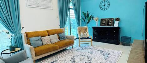 House, 4 Bedrooms, Private Pool | Living room