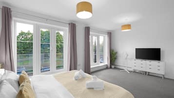 Family House, Patio | Bed sheets