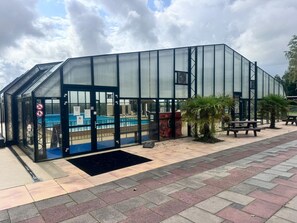 屋内プール、温水プール