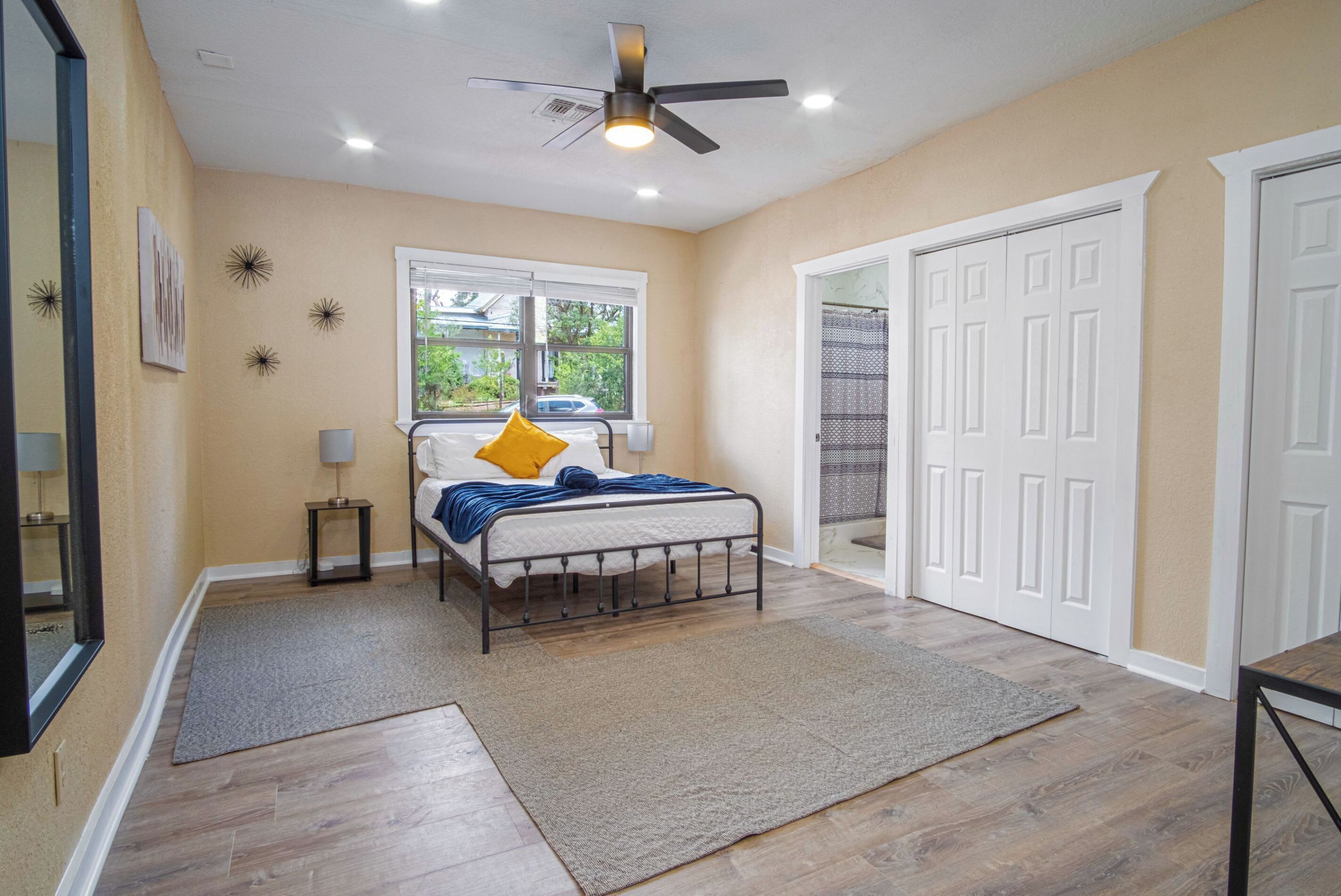 3 bedrooms, iron/ironing board, WiFi, bed sheets