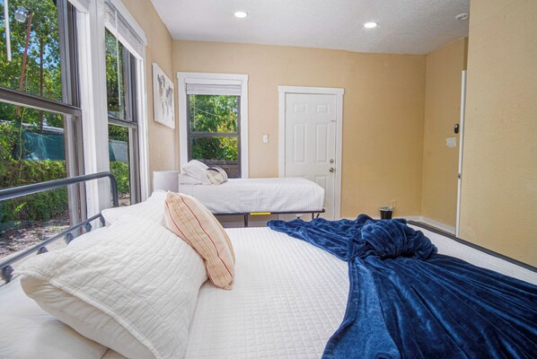 3 bedrooms, iron/ironing board, WiFi, bed sheets