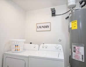 Interior - Cherish Every Moment 4BR/3BA So Close to Riverwalk (San Antonio)