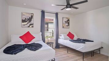 4 habitaciones, tabla de planchar con plancha, wifi y ropa de cama