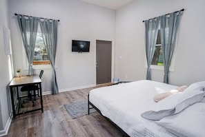 4 habitaciones, tabla de planchar con plancha, wifi y ropa de cama 