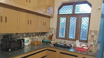Apartment, 2 Bedrooms, Accessible, Smoking | Interior