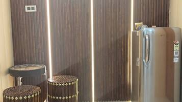 Apartment, 2 Bedrooms, Accessible, Smoking | Interior